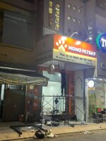 Mono PetSky – bảng hiệu mặt tiền