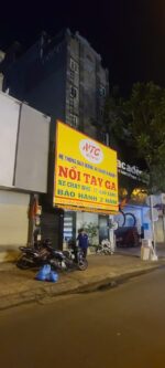 Nồi Tay Ga 900K – bảng hiệu và decal chuỗi cửa hàng