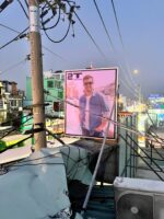 Bảng hiệu quảng cáo 2T Men’s Fashion ban đêm