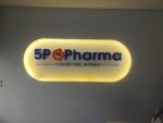 Hộp đèn 5P Pharma hoàn thiện với nền sáng