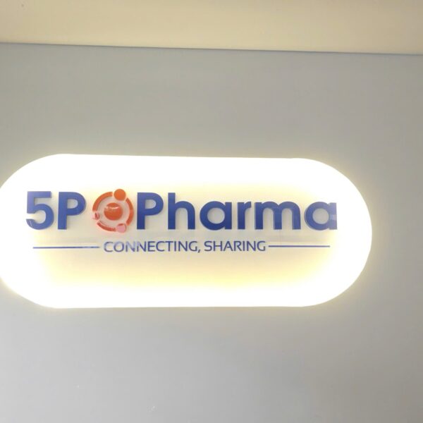 Hộp đèn 5P Pharma sau khi lắp đặt