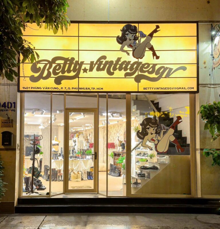 Betty Vintage – Bảng hiệu Mica chữ nổi