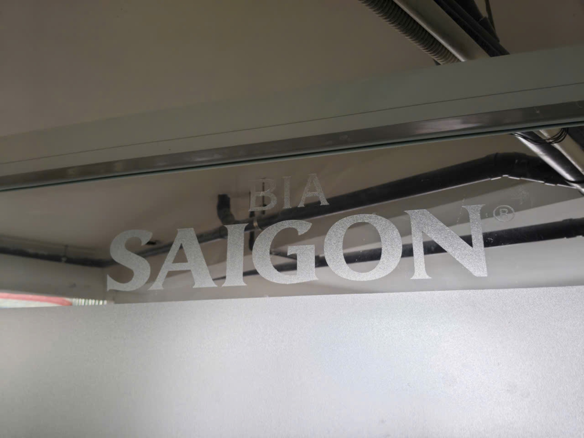 Chi tiết decal kính mờ chữ Bia Sài Gòn