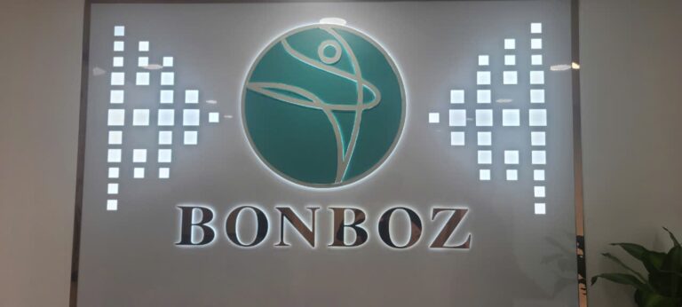 Bonboz Clinic – Logo chữ nổi