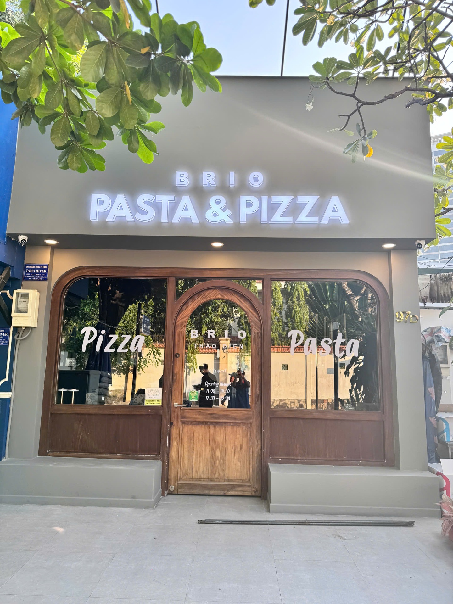 Bảng hiệu chữ nổi Brio Pasta & Pizza hoàn thiện
