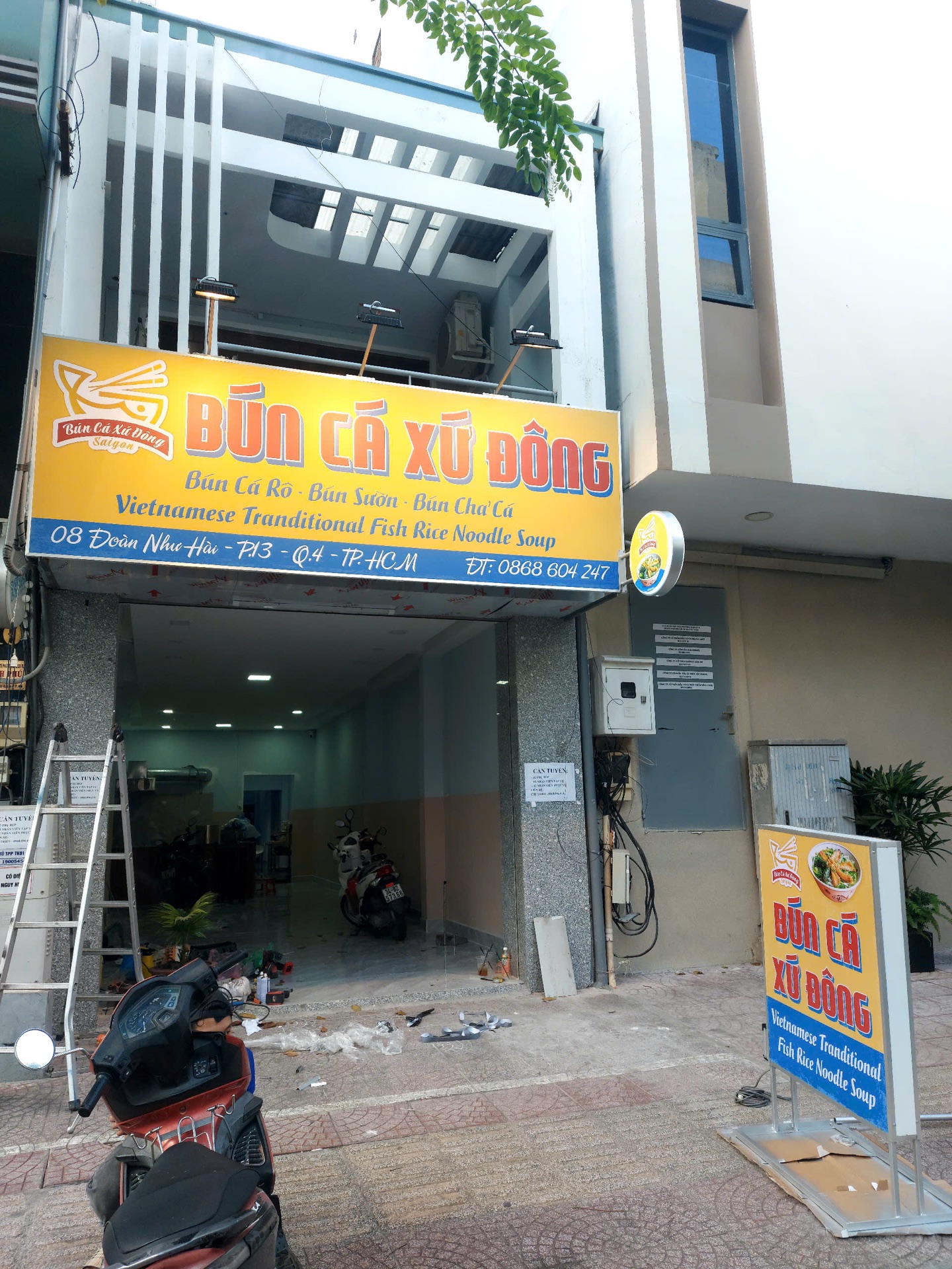Bảng hiệu và không gian Bún cá Xứ Đông sau thi công – ảnh 1