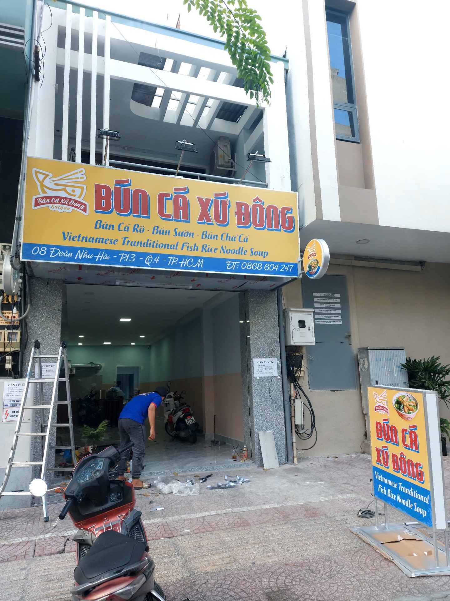 Bảng hiệu và không gian Bún cá Xứ Đông sau thi công – ảnh 6