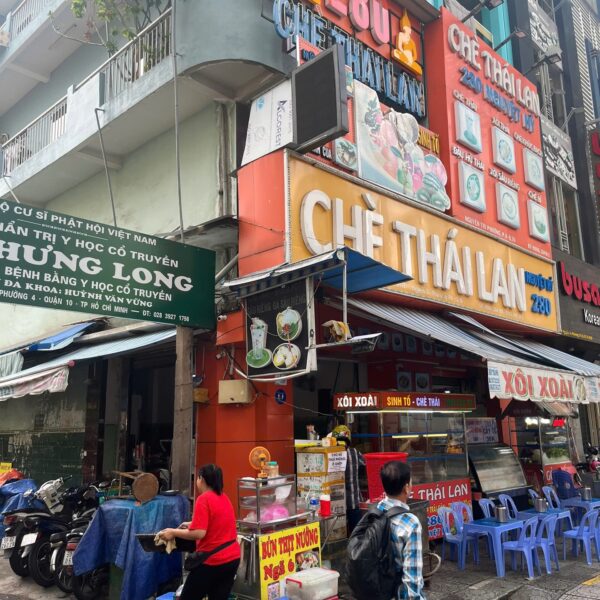 Toàn cảnh cửa hàng Chè Thái Lan sau thi công
