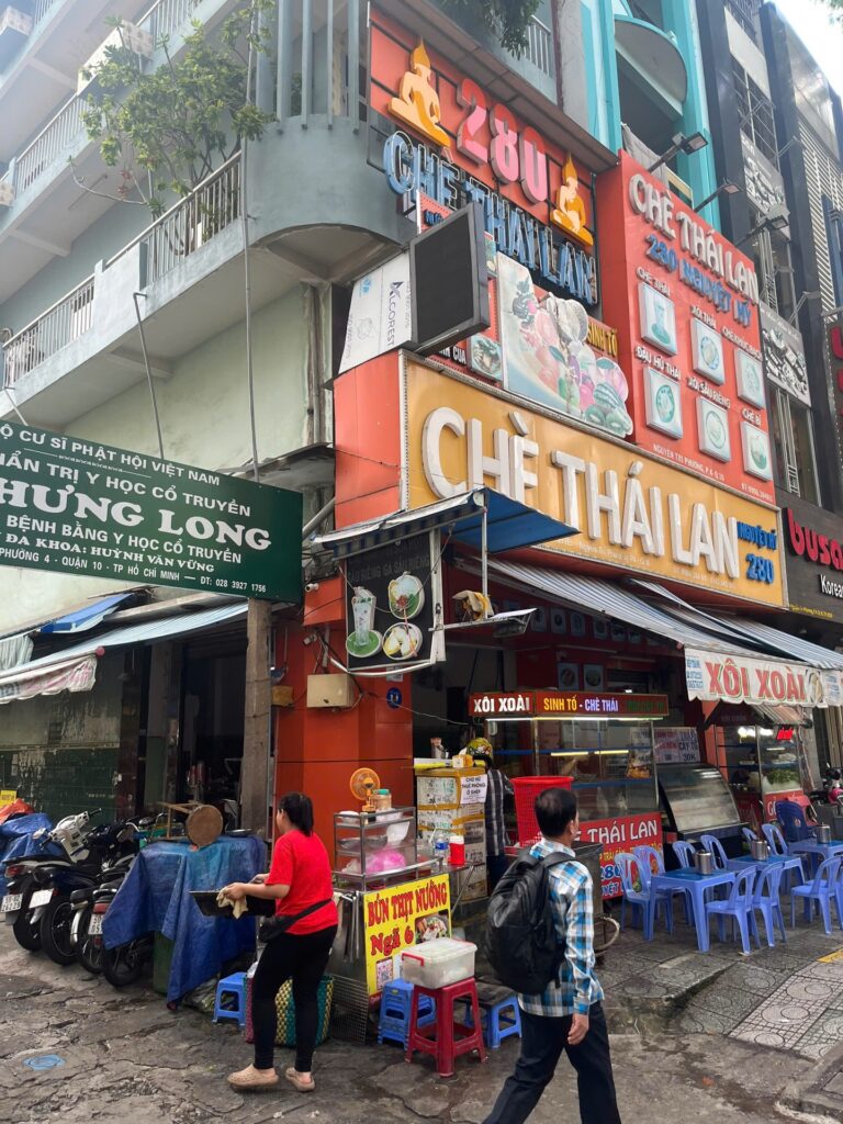 Chè Thái Lan – Bảng hiệu chữ nổi