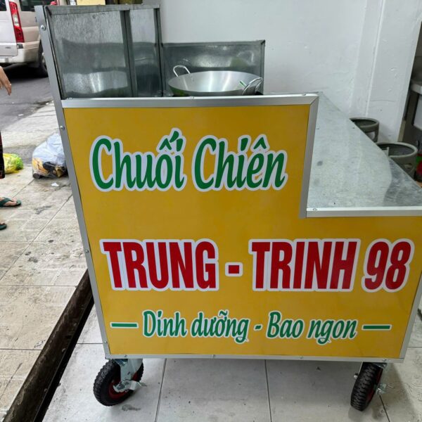 Hộp đèn LED Chuối Chiên Trung Trinh trong quá trình hoàn thiện