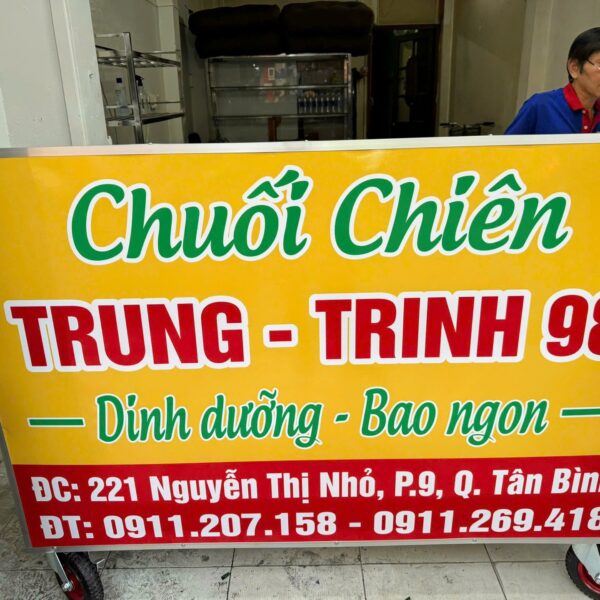 Mặt trước hộp đèn LED Chuối Chiên Trung Trinh hoàn thiện