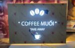 Bảng hiệu và logo Coffee Muối trong quá trình hoàn thiện – ảnh 6