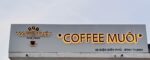 Bảng hiệu và logo Coffee Muối trong quá trình hoàn thiện – ảnh 7