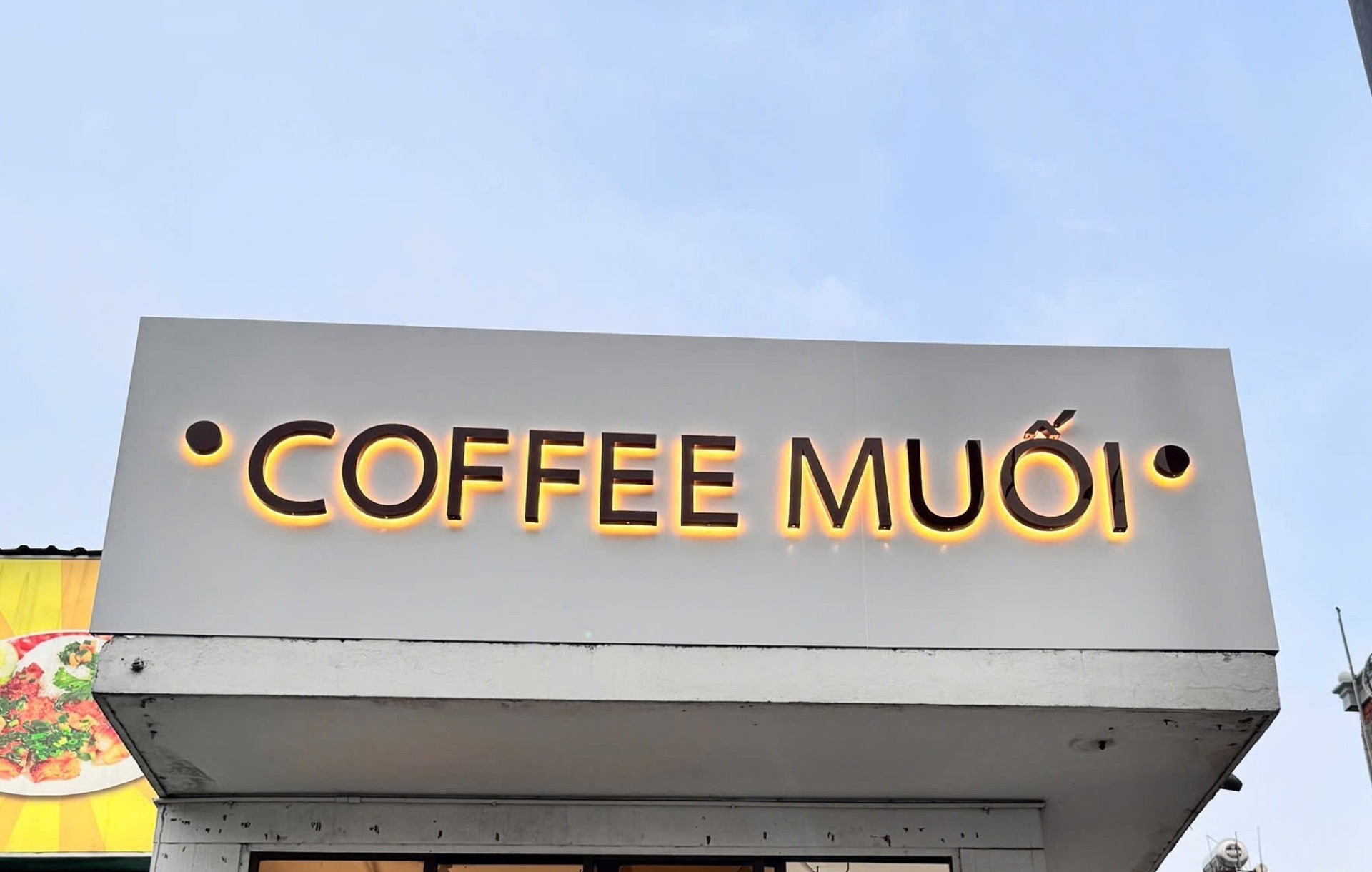 Mặt tiền Coffee Muối với bảng hiệu chữ nổi hoàn thiện – ảnh 12