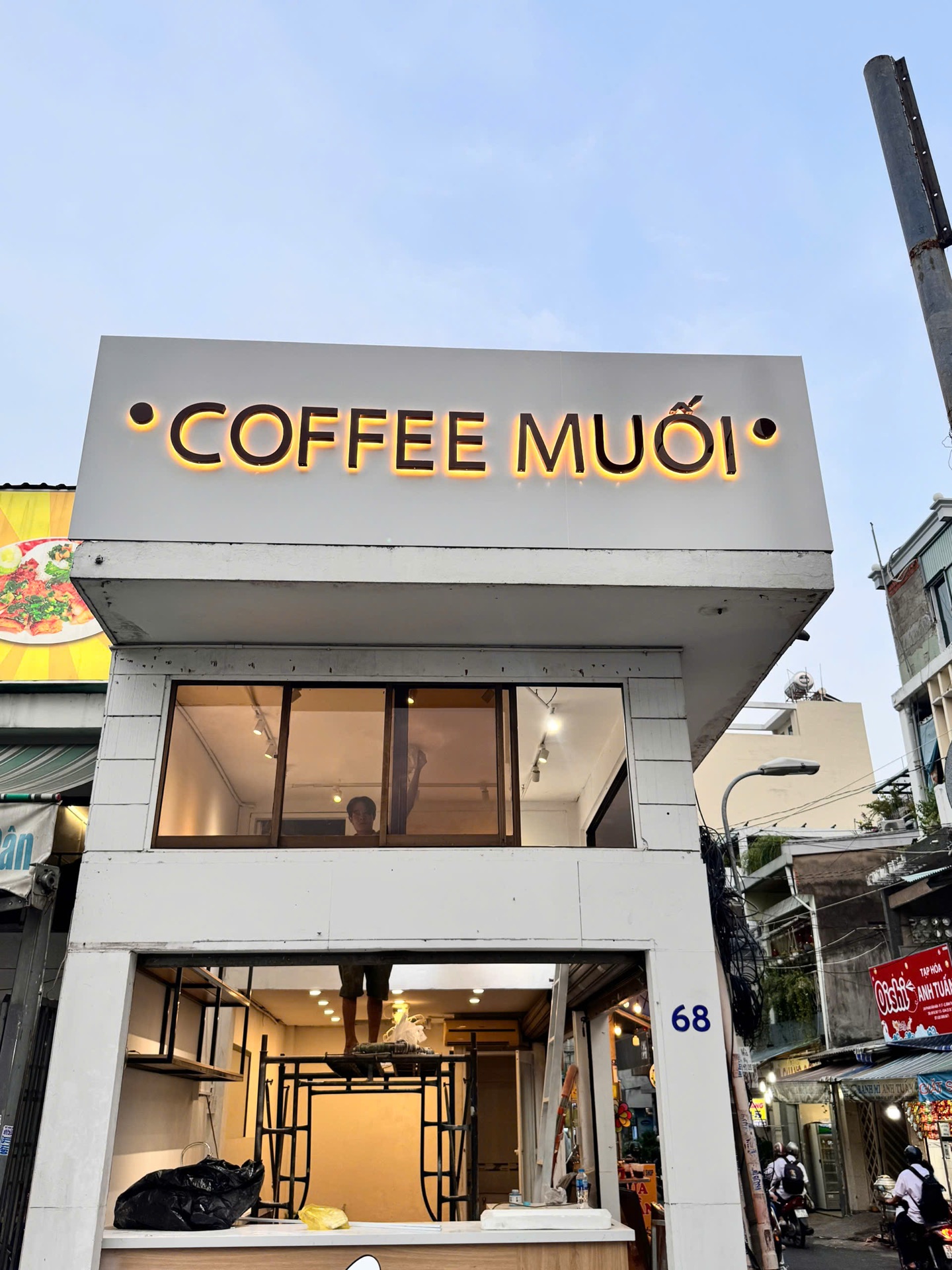 Mặt tiền Coffee Muối với bảng hiệu chữ nổi hoàn thiện – ảnh 15