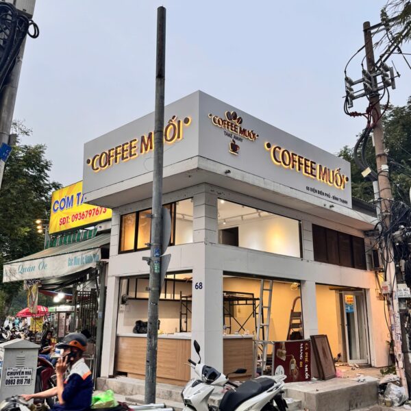 Mặt tiền Coffee Muối với bảng hiệu chữ nổi hoàn thiện – ảnh 16