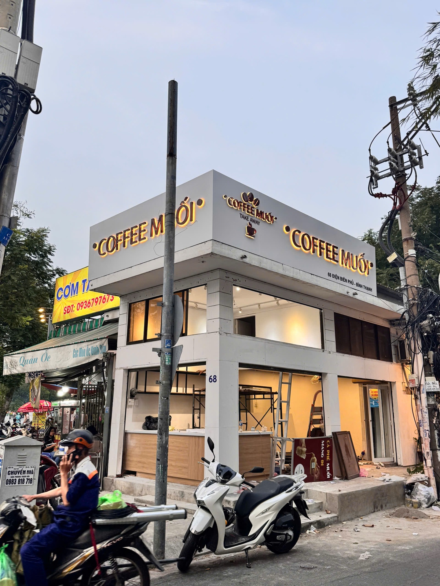 Mặt tiền Coffee Muối với bảng hiệu chữ nổi hoàn thiện – ảnh 16
