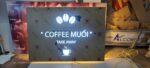 Bảng hiệu và logo Coffee Muối trong quá trình hoàn thiện – ảnh 18