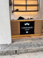 Bảng hiệu và logo Coffee Muối trong quá trình hoàn thiện – ảnh 20
