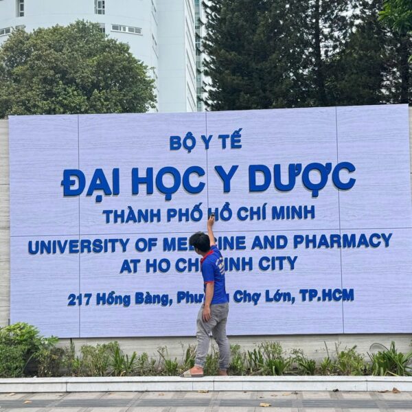 Bảng hiệu chữ nổi Đại học Y Dược TP.HCM – ảnh 6