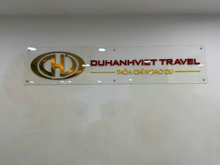 Du Hành Việt Travel – Logo chữ nổi