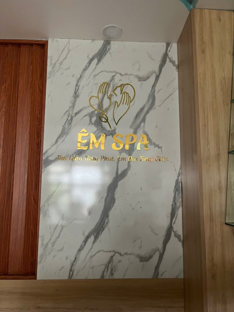 Em Spa – Logo Mica
