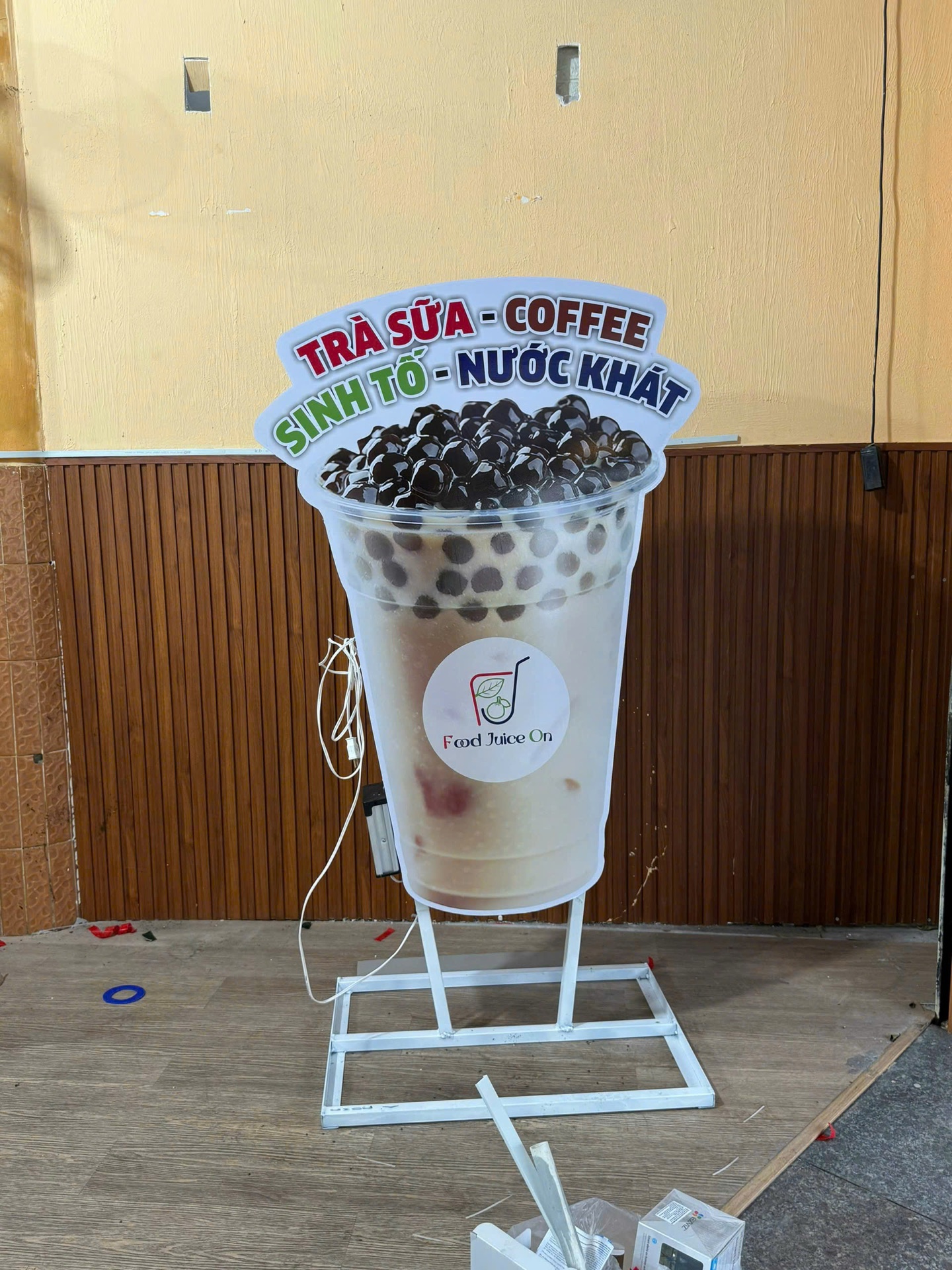 Hộp đèn Mica và logo Food Juice On hoàn thiện – ảnh 9