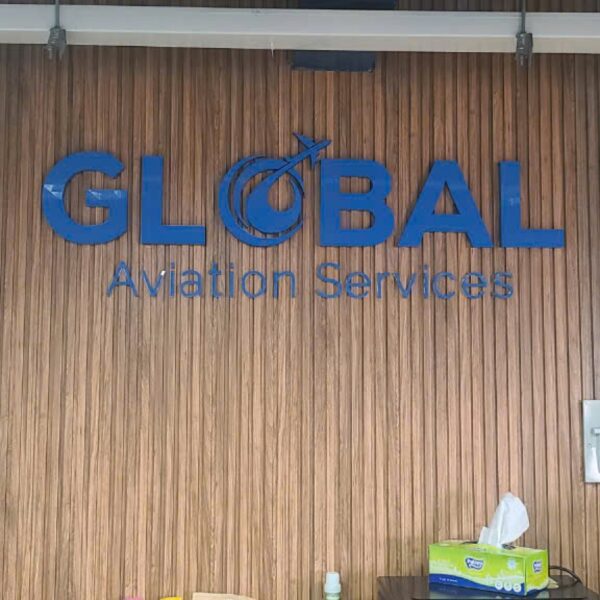 Logo chữ nổi và decal kính Global Aviation hoàn thiện – ảnh 1