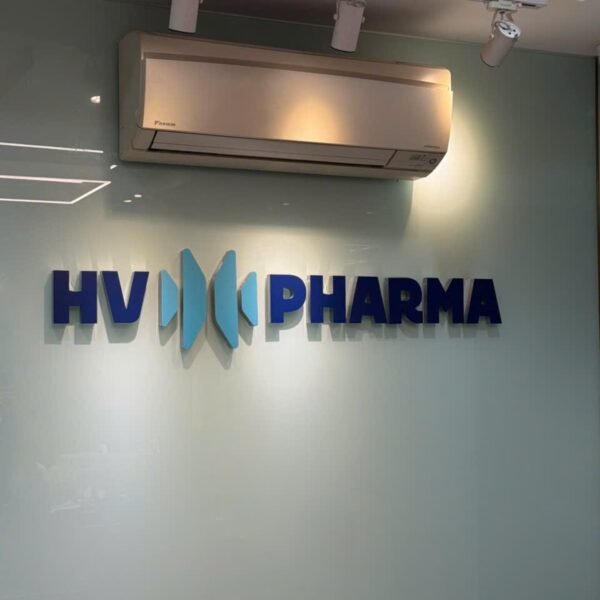 Logo chữ nổi HV Pharma hoàn thiện