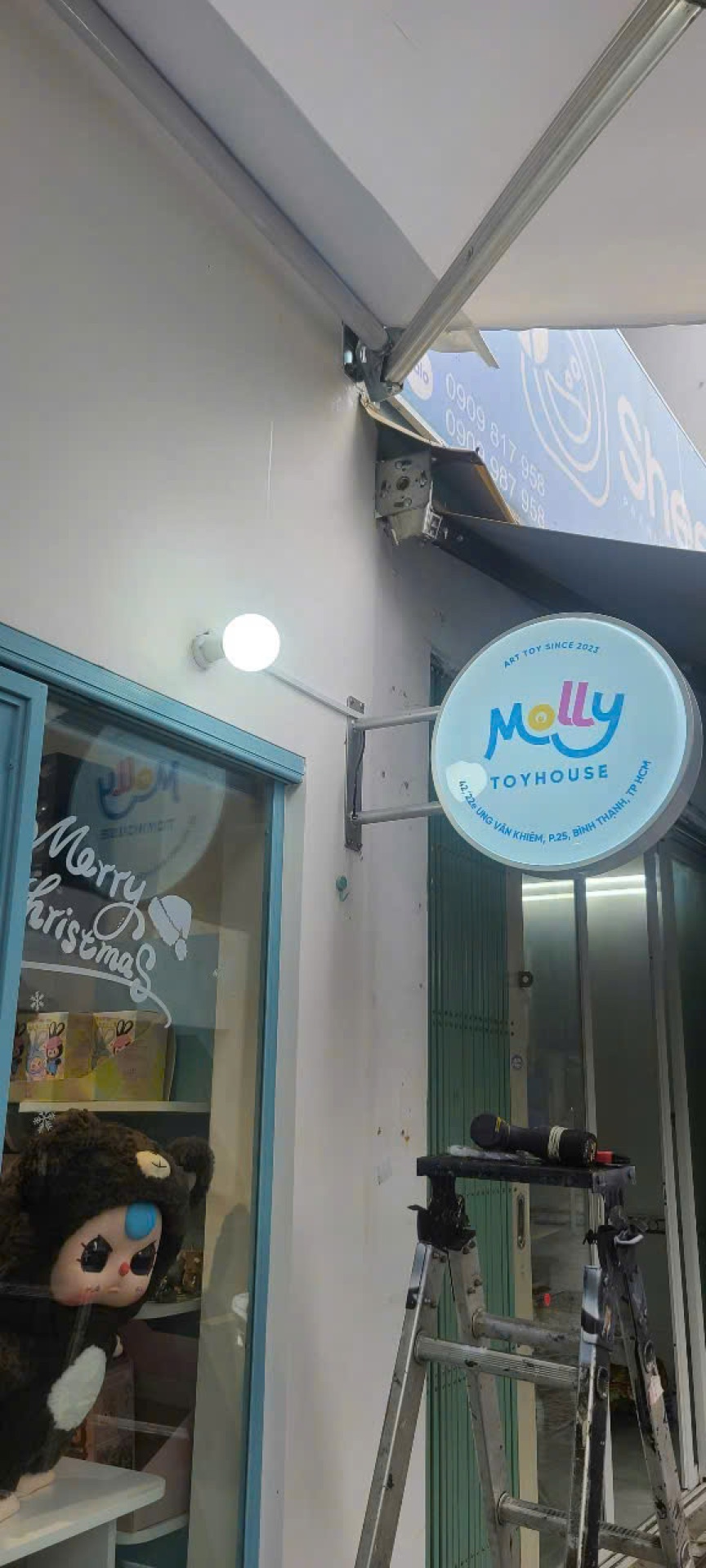 Chi tiết hộp đèn Molly Toyhouse hoàn thiện