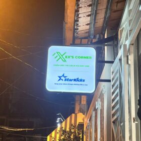 Hộp đèn Star Kicks phát sáng ban đêm