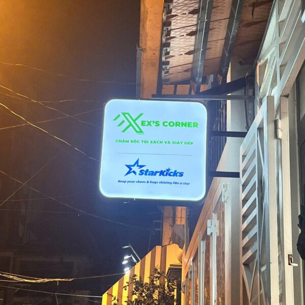Hộp đèn Star Kicks phát sáng ban đêm