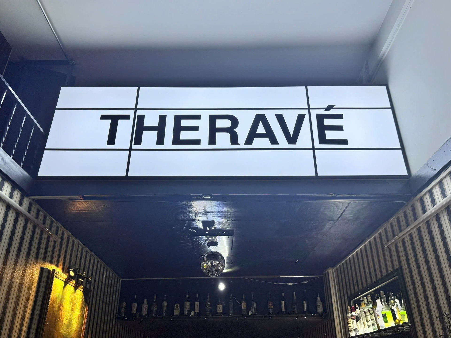 Hộp đèn Mica The Ravé hoàn thiện